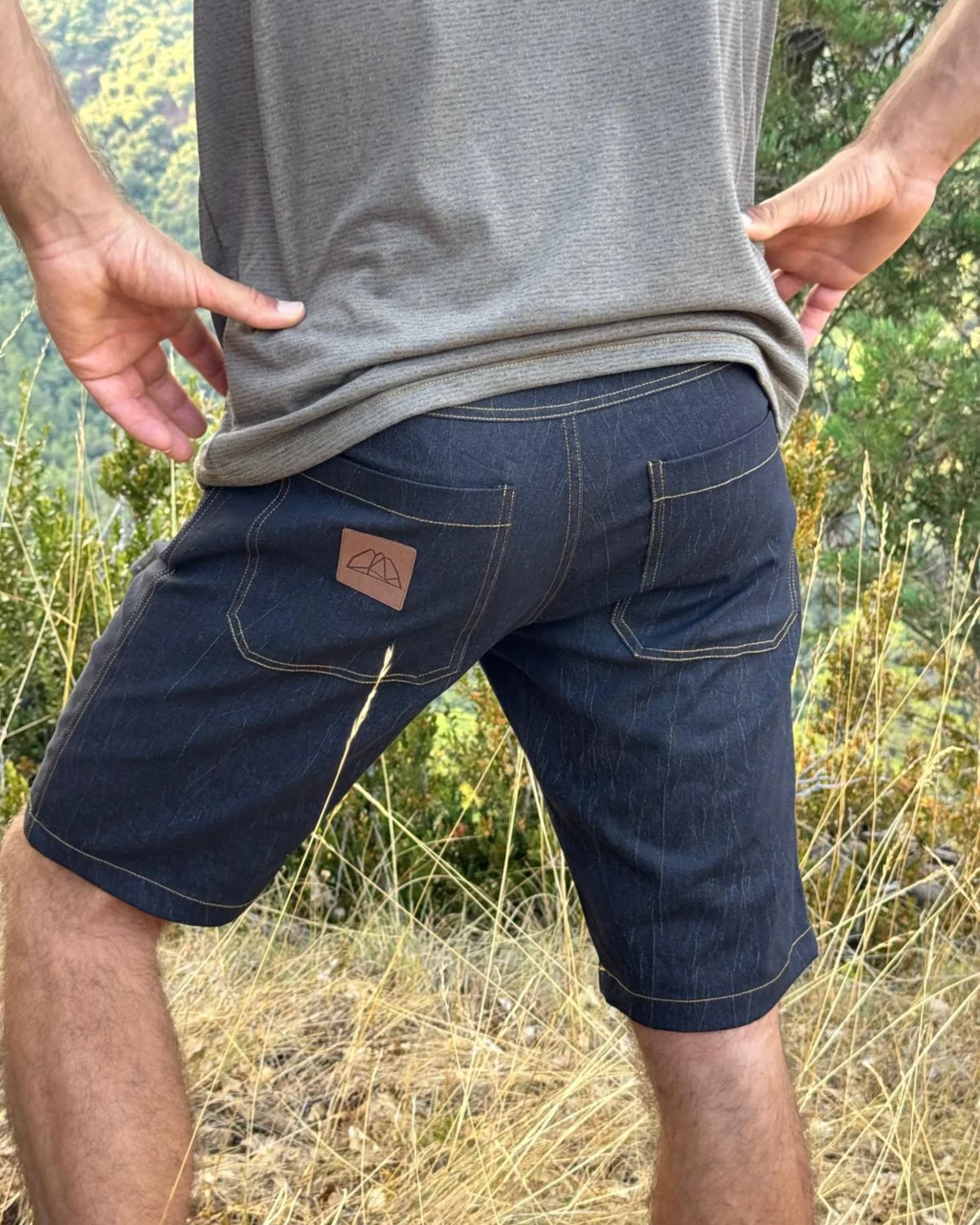 Pantalo curt tarter fosc