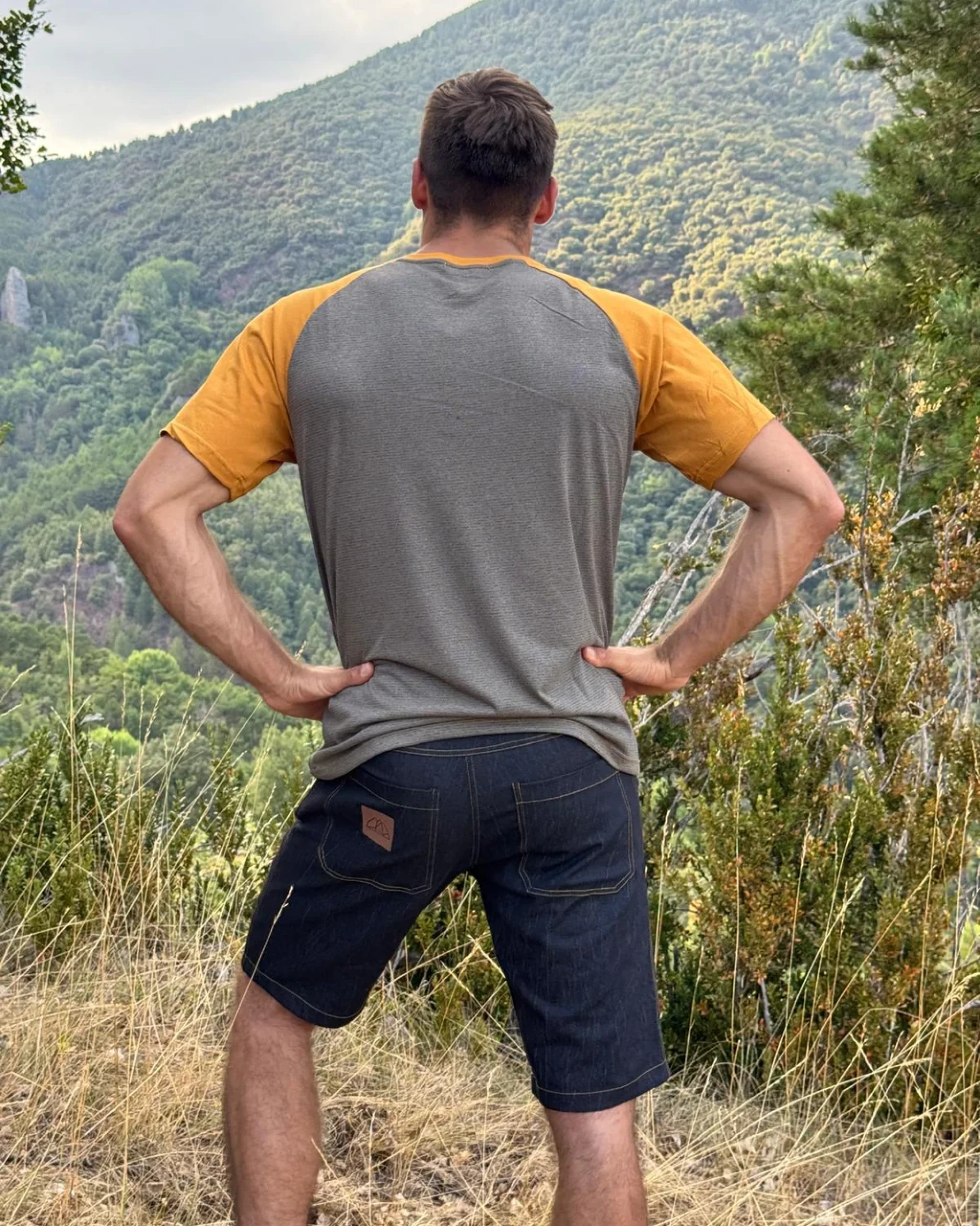 Pantalo curt tarter fosc